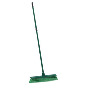 JVL Outdoor Soft Bristle Broom with Telescopic Handle, Green,