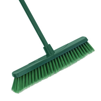 JVL Outdoor Soft Bristle Broom with Telescopic Handle, Green,