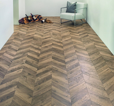 Kaindl Fishbom Oak Fortress Natural Touch 8mm - Ashford - Laminate Flooring - 2.7m² Pack