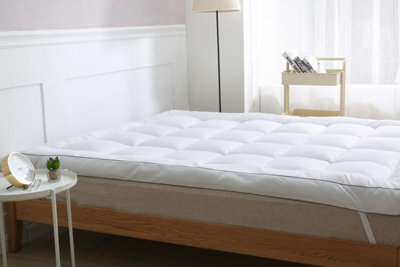 Kampala Hill Microfibre Mattress Topper 10cm/4 inch Box Stitched Hotel Quality Elasticated Straps White King