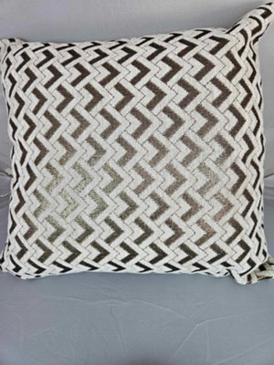 KARZE SILK V PATTERN CREAM CUSHIONS