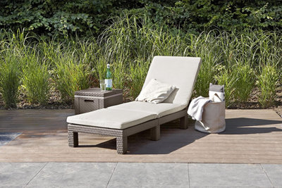 Keter Daytona Sun Lounger Cappuccino DIY at B&Q