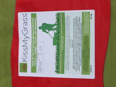 KissMyGrass Premium Spring & Summer Lawn and Sportsfield Fertiliser 12.5.5+ (1 x 20kg)