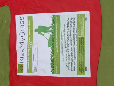 KissMyGrass Spring & Summer Lawn and Sportsfield Fertiliser 11.5.5 (1 x 20kg)
