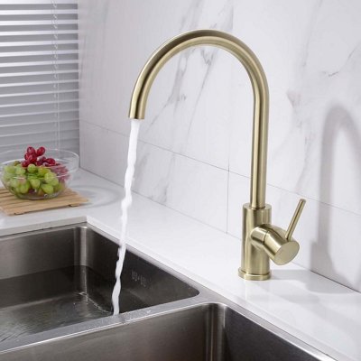 Kitchen Single Lever Mixer Tap with Diffuser 360 Swivel Brushed Brass