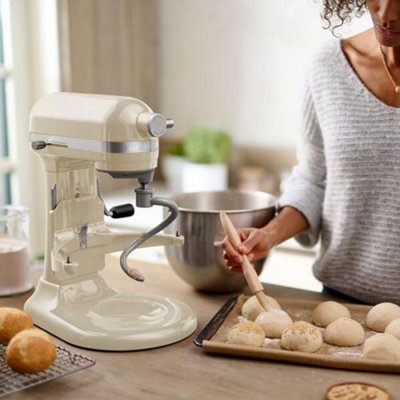 https://media.diy.com/is/image/KingfisherDigital/kitchenaid-artisan-almond-cream-5-6l-bowl-lift-food-mixer~8003437630910_05c_MP?$MOB_PREV$&$width=618&$height=618