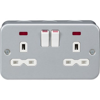 Knightsbridge Metal Clad Double Switched Socket With Neon 13A 2 Gang DP - MR9000N