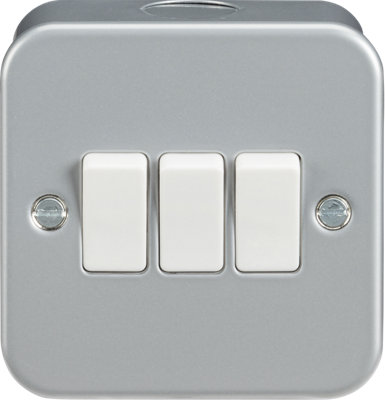 Knightsbridge Triple Metal Clad Switch 3 Gang 2 Way 10AX - M4000