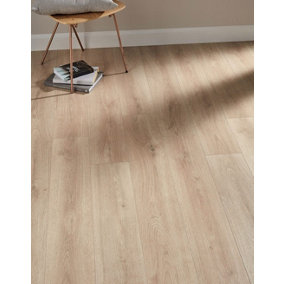 KronoSwiss Standard Plus - Summer Oak Beige 7mm Laminate Flooring. 2.39m² Pack