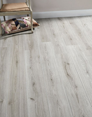 Grey laminate flooring deals b&q