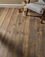 KronoSwiss Villa - Peterson Oak 12mm Laminate Flooring. 1.29m² Pack