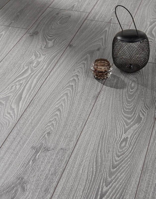 KronoSwiss Villa - Timeless Oak Grey 12mm Laminate Flooring. 1.29m² Pack
