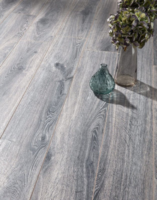 Kronotex Amazone 10mm - Prestige Oak Grey. 1.3m² pack