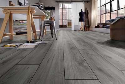 Kronotex Grey oak plank 7mm click laminated flooring (2.38m2 per box)