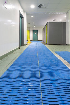 Kumfi Step Duckboard Swimming Pool Walkway Anti-Slip Matting - 60 x 90cm Light Blue