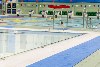 Kumfi Step Duckboard Swimming Pool Walkway Anti-Slip Matting - 60cm x 15m Beige - 3