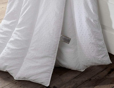 Lancashire Textiles Embossed Anti-Allergic 10.5 Tog Massage Effect Duvet - King Size