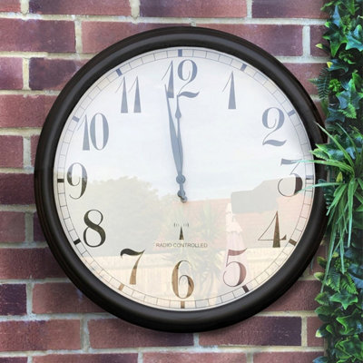 Large Black Outdoor garden Wall Clock 57cm Perfect Time Radio Controlled