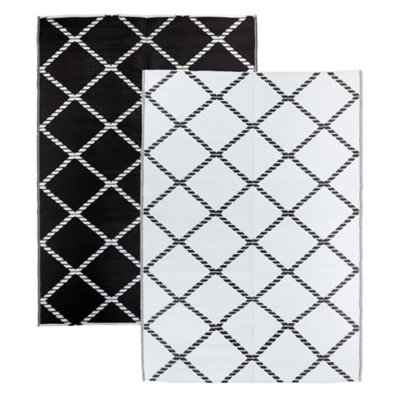 Large Black & White Garden Rug For Patio & Outdoor Area, Reversible Chevron Lightweight Design, 160 x 230cm