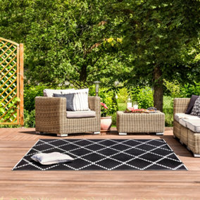 Large Garden Outdoor Rug For Patio, Reversible Chevron Colours, Black & White Waterproof Area Rug 160 x 230cm