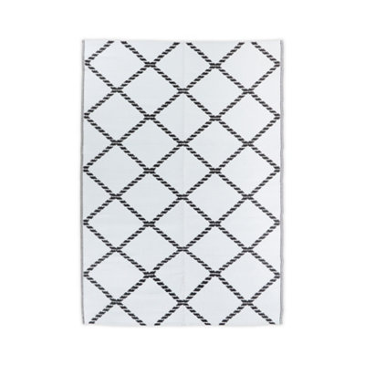 Large Garden Outdoor Rug For Patio, Reversible Chevron Colours, Black & White Waterproof Area Rug 160 x 230cm