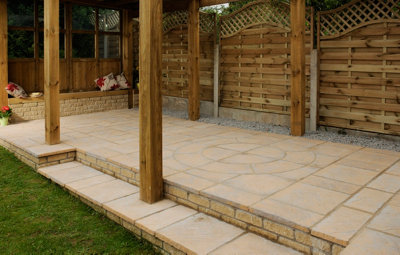 Large Paving Circle With Squaring Off Kit "The Alderley" Honey Brown 7.29m2
