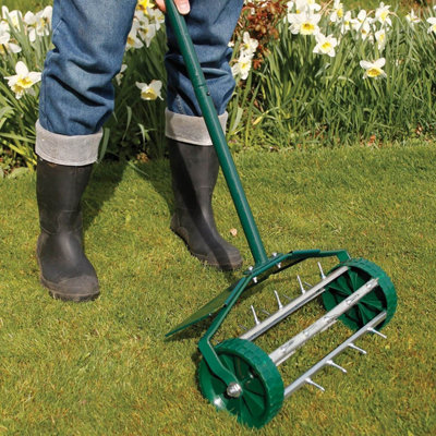 Lawn Aerator - Manual Grass Spikes Roller, 184 Holes Per m2, Easy To Use, Metal Protection Guard, 45cm Wide, 122cm Long