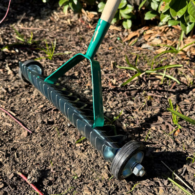 Lawn Aerator Scarifier with Handle, Effective Manual Lawn Grass Soil Maintenance, Hand Dethatching Rake, Garden Tool (Rolling)