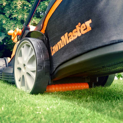 Electric lawn mower with roller discount