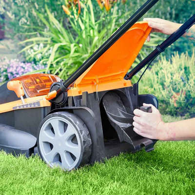 Cordless lawnmower with online roller