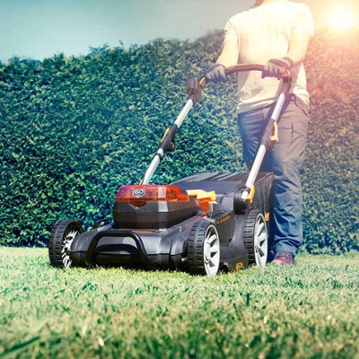 Cordless lawn mower with best sale rear roller