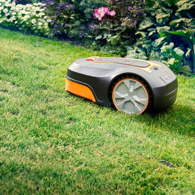 LawnMaster L10 Robotic Lawnmower with Charging Station 150m