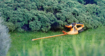 https://media.diy.com/is/image/KingfisherDigital/lawnmaster-mx-24v-52cm-hedge-trimmer-with-battery-and-charger-2-year-guarantee~6939349517518_02c_MP?$MOB_PREV$&$width=618&$height=618