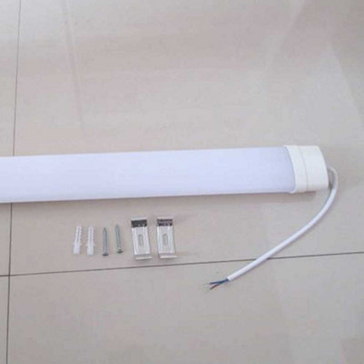 Luceco Climate Non-Corrosive Single 6ft LED Batten 70W 8400lm 220-240V - 3