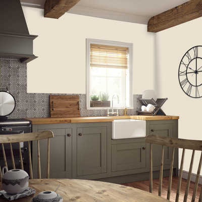 Leyland Trade Hardwearing Acrylic Eggshell Emulsion Paint Magnolia ...
