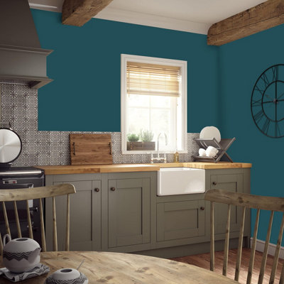 Leyland Trade Hardwearing Matt Emulsion Paint Ocean Blue (RAL 5020