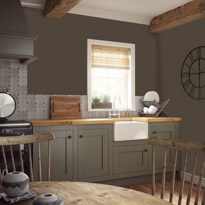 Leyland Trade Hardwearing Matt Emulsion Paint Sepia Brown (RAL