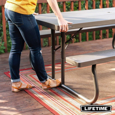 Lifetime 182.9 cm Classic Folding Picnic Table