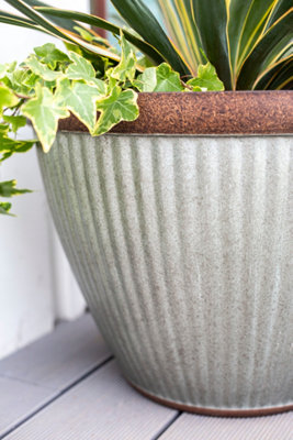 Lightweight Recycled Plastic Garden Pot Planter 52cm Large Irondale Plant Pot - Plastic - L52 x W52 x H38 cm - Silver