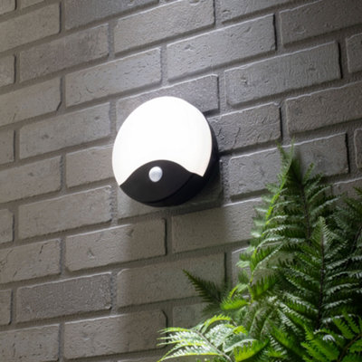 Philips outdoor wall store light sensor