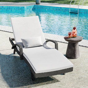 Livingandhome Adjustable Wicker Sun Lounger Relaxer Chair Outdoor Recliner Garden furniture