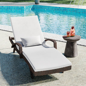Livingandhome Adjustable Wicker Sun Lounger Relaxer Chair Outdoor Recliner Garden furniture