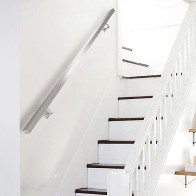 brushed stainless steel railing banister walking way ladder fence for  safety walk. Stock-Foto