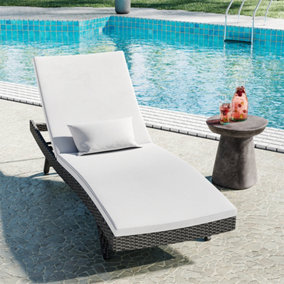 Livingandhome Grey Adjustable Wicker Sun Lounger Relaxer Chair Outdoor Recliner Garden furniture