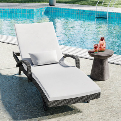 Sun lounger best sale chair cushion