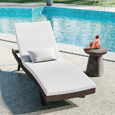 Sun lounger 2025 garden chair