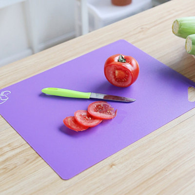 https://media.diy.com/is/image/KingfisherDigital/livingandhome-set-of-6-pp-chopping-board-with-food-icon~0735940250443_01c_MP?$MOB_PREV$&$width=618&$height=618