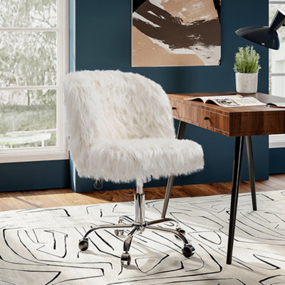 White fuzzy desk discount chair