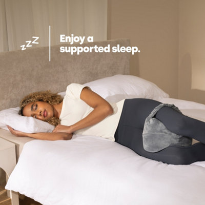 Contour memory outlet foam leg pillow