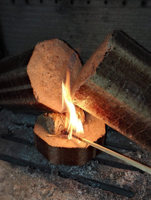 Log-Barn™ Eco-Friendly Wood Wool Firelighters - 200 Pack Natural, Safe u0026  Versatile Flame Starters for Stoves, BBQs, Pizza Ovens | DIY at Bu0026Q